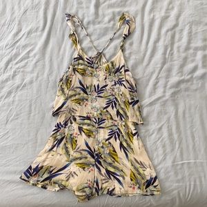 🌿Lush Cream/Green/Blue Floral Print Romper, M🌿